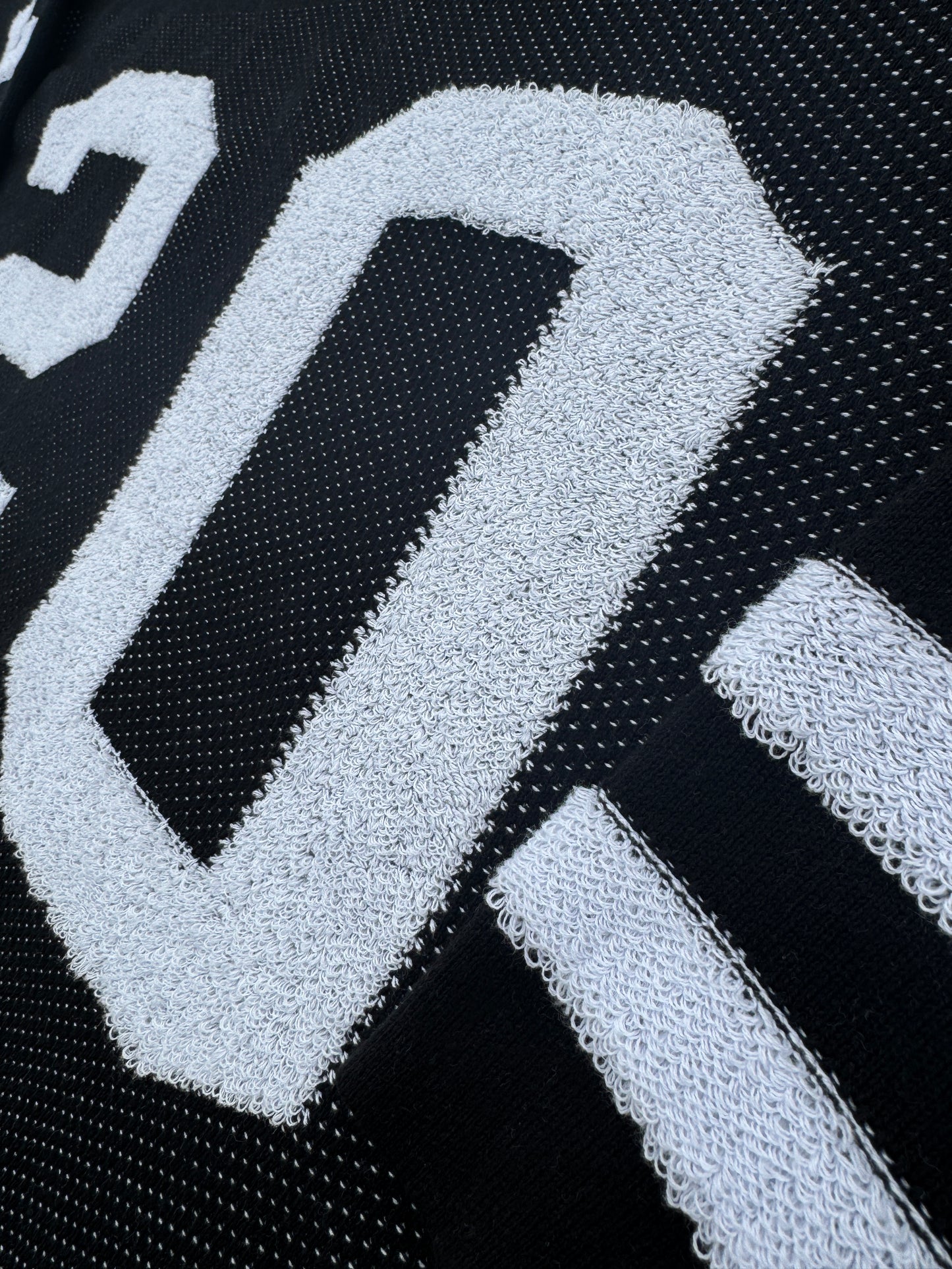 BLACK KNITTED JERSEY